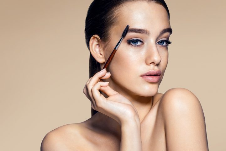 istock \مكياج الحواجب