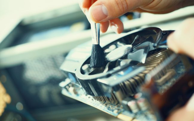 تأثير تراكم الغبار على جهاز الكمبيوتر، والطريقة المثالية للتخلص منه