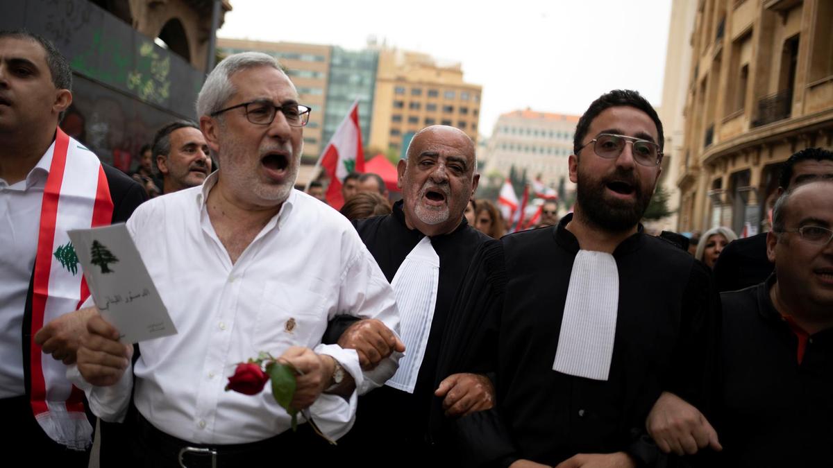 «كلهم لديه جيوشه الخاصة».. تعرف على القدرات العسكرية والسياسية للأحزاب اللبنانية التي يحاول المتظاهرون إسقاط حكمها