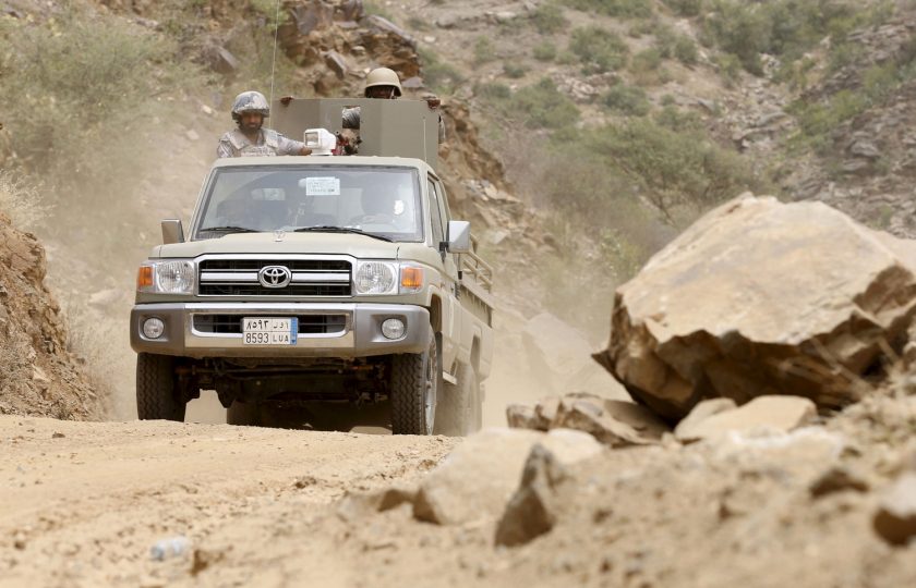 رويترز: السعودية تتولى السيطرة على عدن لإنهاء أزمة بين حليفيها في اليمن