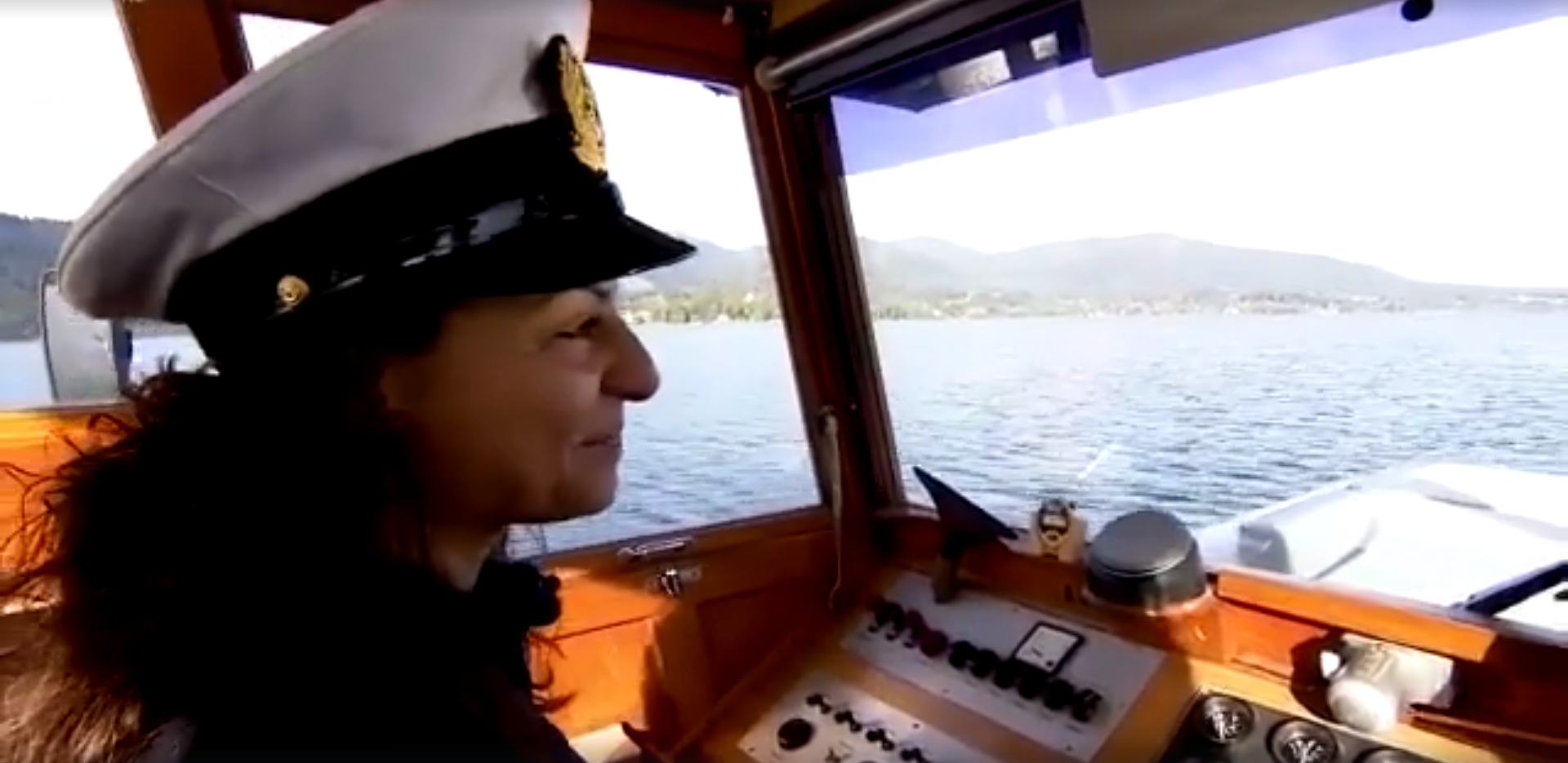 البحر كان يعني لها الموت لكنه أصبح مهنتها الآن.. لاجئة سورية تصبح أول قبطانة في بحيرة ألمانية