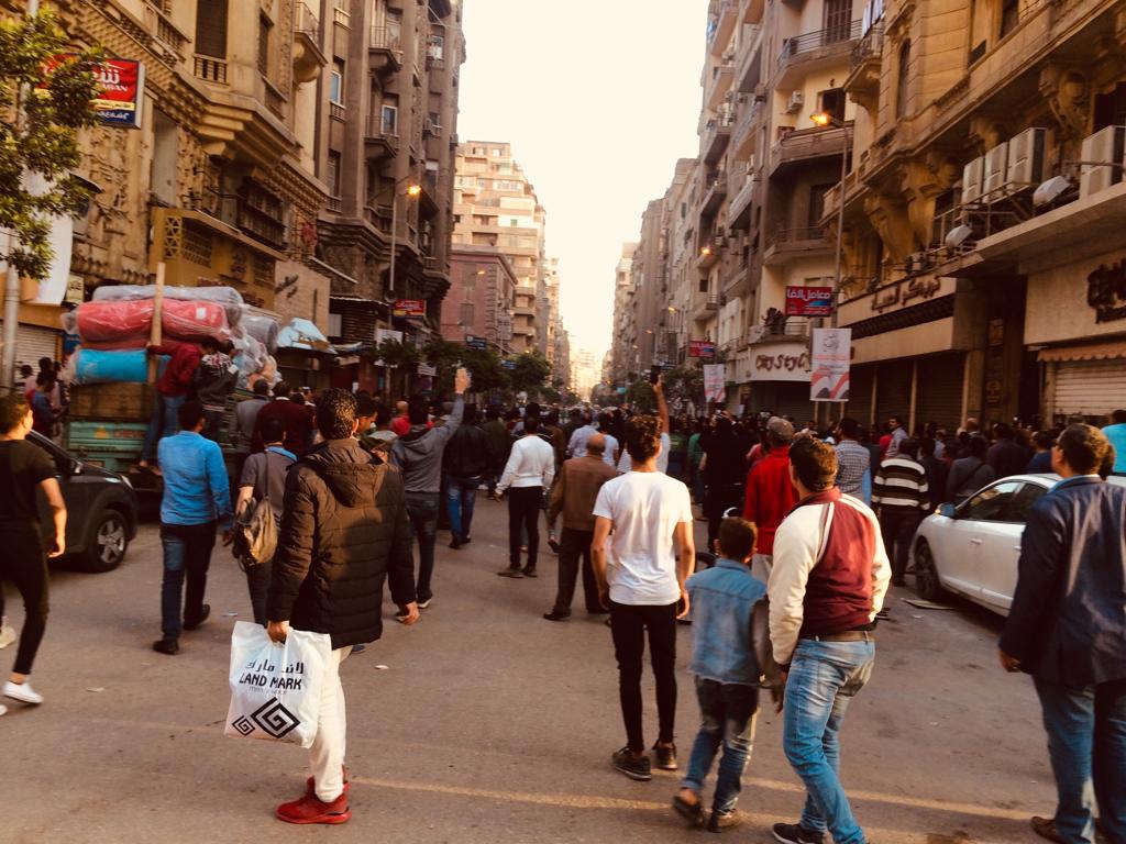 ابحث عن الجيش والشرطة.. حملات إزالة الأكشاك والباعة الجائلين تتوسع بمصر، وهدفها أكبر من تحقيق الانضباط