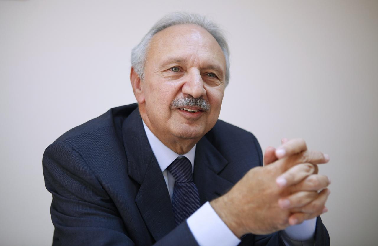 من ورّط الصفدي في مأزق تشكيل الحكومة اللبنانية، ومن أجبره على الانسحاب؟