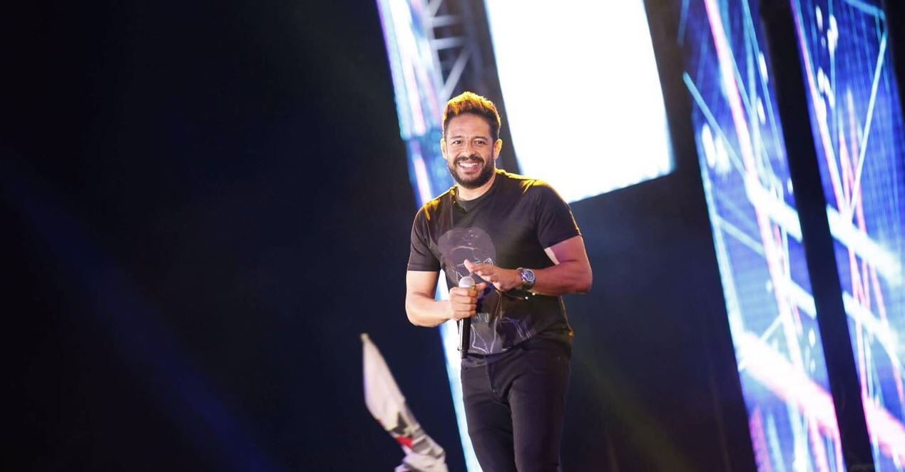 فيديو نادر محمد حماقي قبل الشهرة يغني ضمن كورال مصطفى قمر