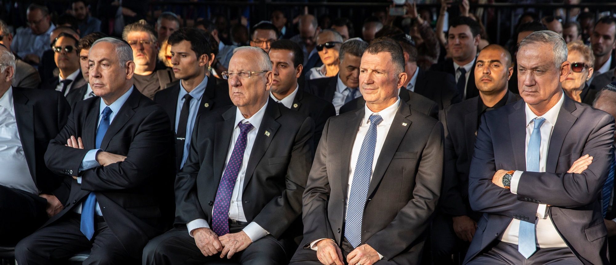 غانتس، وهو قائد سابق للجيش، في تشكيل ائتلاف حكومي قابل للحياة، يمكن أن يدفع إسرائيل المنقسمة بعمق لخوض انتخاباتها الثالثة