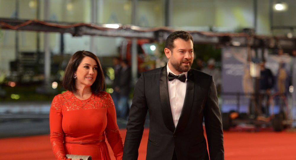 كندة علوش وعمرو يوسف يكشفان عن وجه ابنتهما في عيد ميلادها الأول (صور)