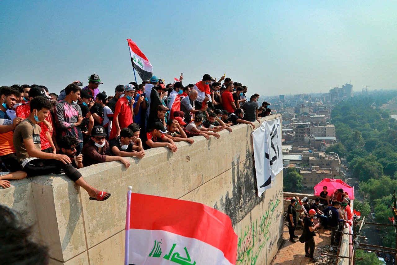 جبل أُحد ملجأ المحتجين.. ما قصة المطعم التركي الذي يحمي ثوار بغداد من بطش الأمن؟