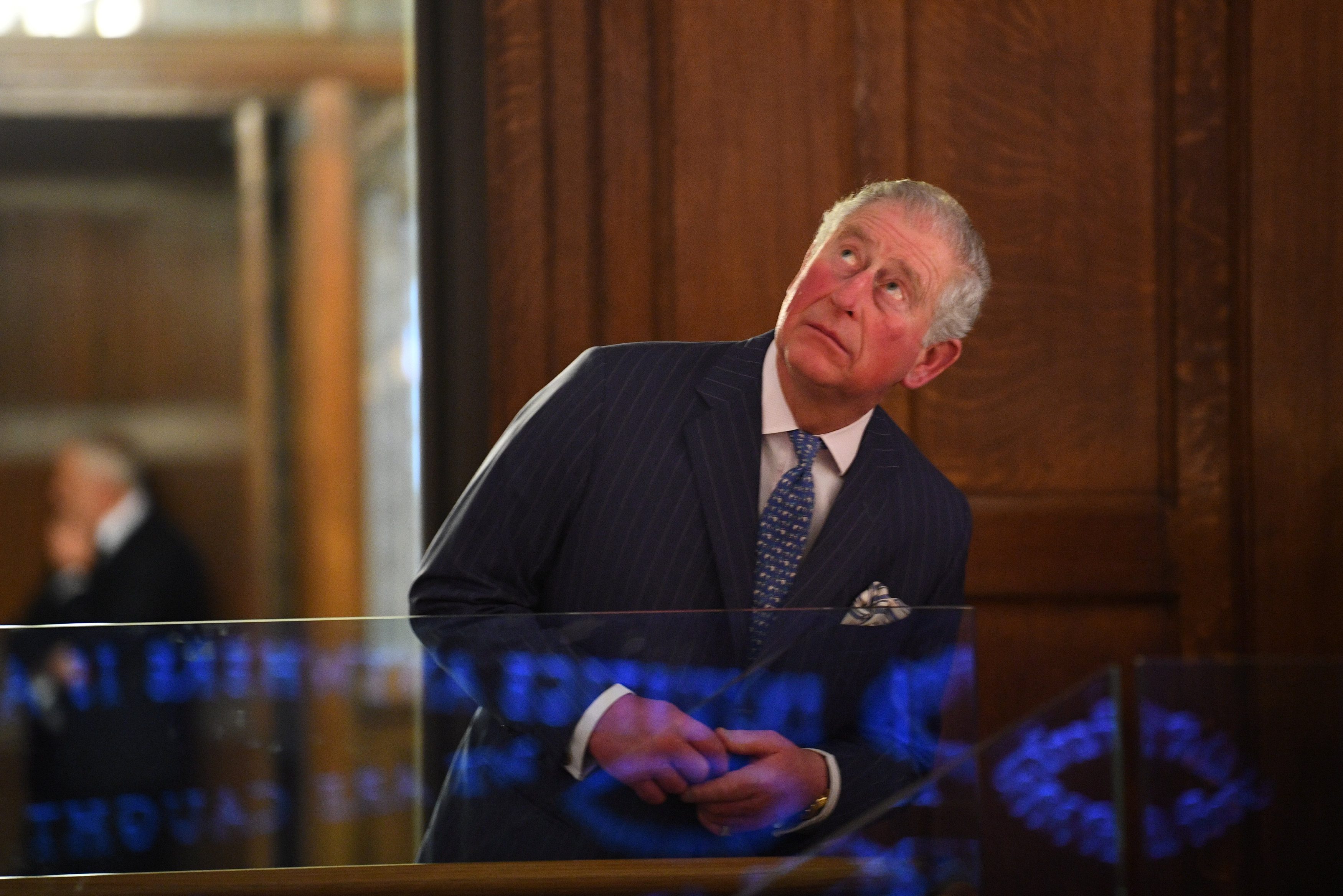 لوحة مزيفة  خُدع بها الأمير تشارلز واضطر إلى إزالتها بعد أن اعترف رسامها بأنها مزورة