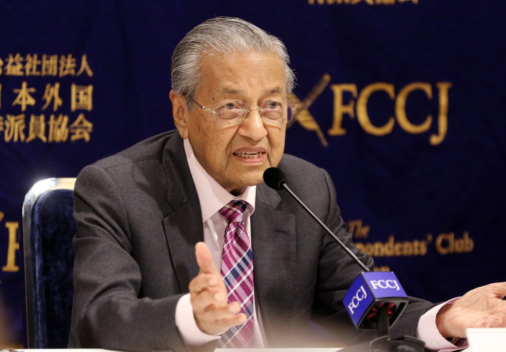 تل أبيب تهاجم مهاتير محمد وتمنع دخول دبلوماسيّي ماليزيا