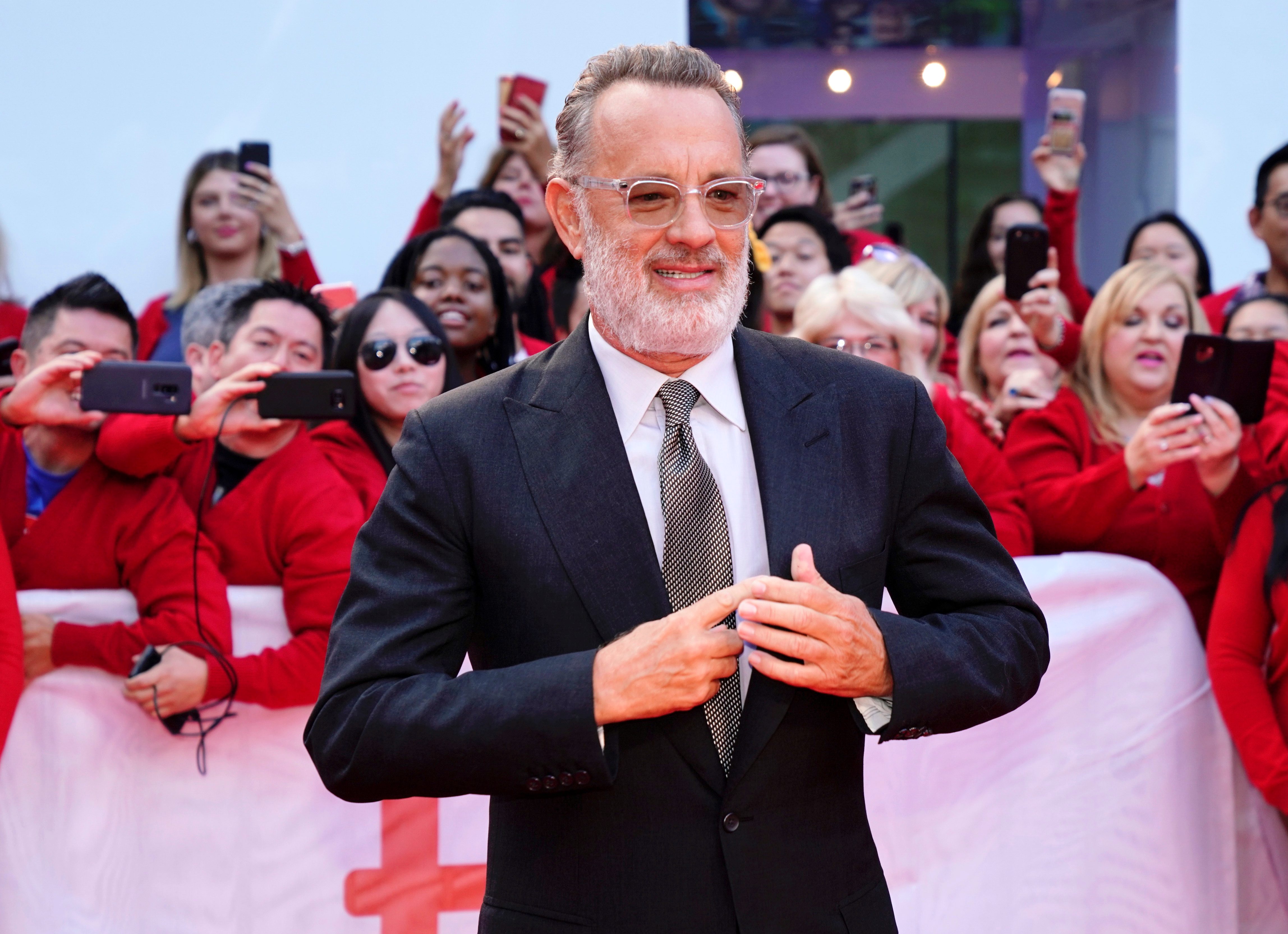 لقبوه بـ «محبوب أمريكا».. توم هانكس نجم هوليوود يوضح سبب عدم أدائه الأدوار الشريرة