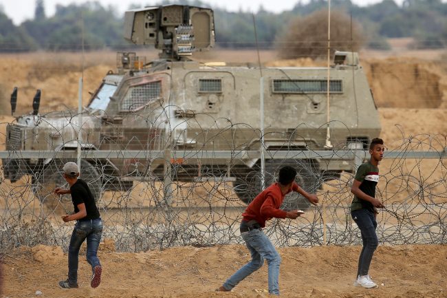 إسرائيل تصعّد ضد الأسرى الفلسطينيين.. قررت حرمانهم من زيارة عائلاتهم ودعوات لـ”جمعة غضب” نصرةً لهم