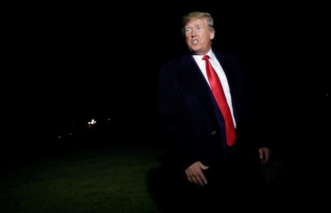 محكمة أمريكية تصدر حكماً قضائياً على ترامب وعائلته، عملية سرية لنقل أسلحة أمريكية لليمن، واشنطن بوست تمنح زمالة خاشقجي لصحفي مصري