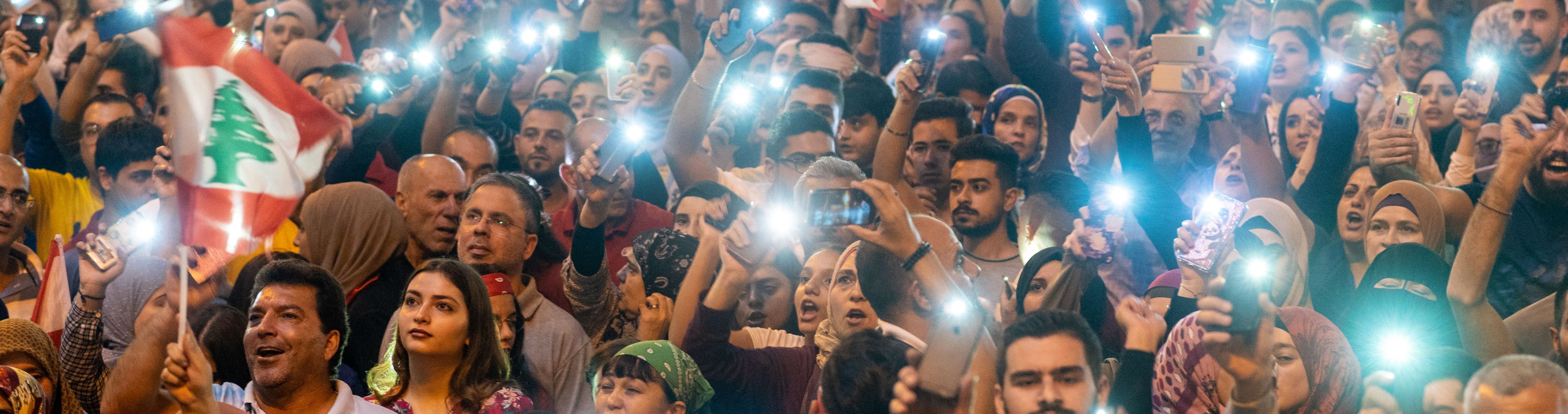لبنان نحو المجهول.. السياسيون والنشطاء لا يعرفون طريقاً لإنهاء الأزمة، وهذه حقيقة احتمال نشوب حرب أهلية