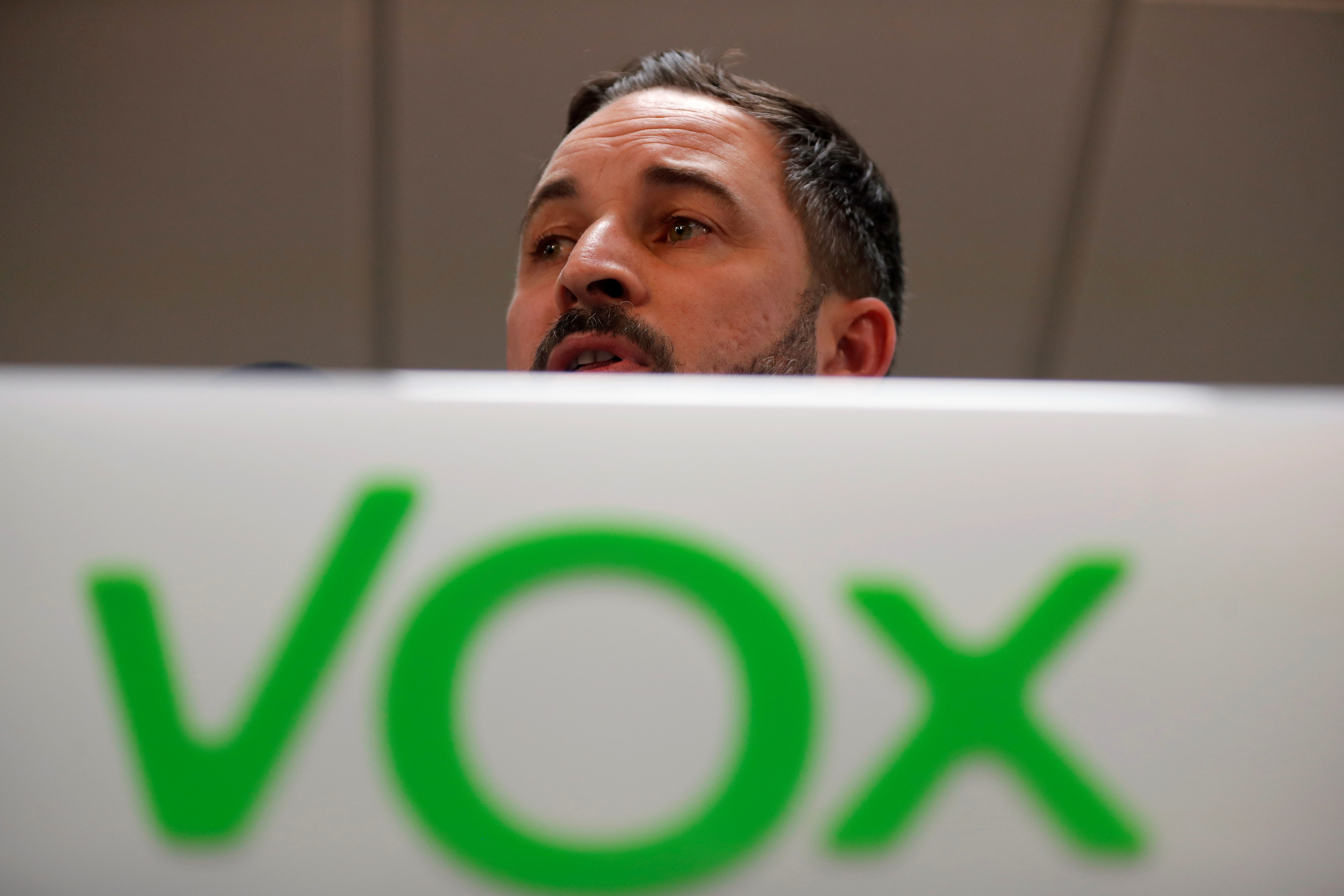 قبل عام لم يكن لديهم ممثل واحد.. كيف حاز اليمين المتطرف في إسبانيا أغلب المقاعد؟