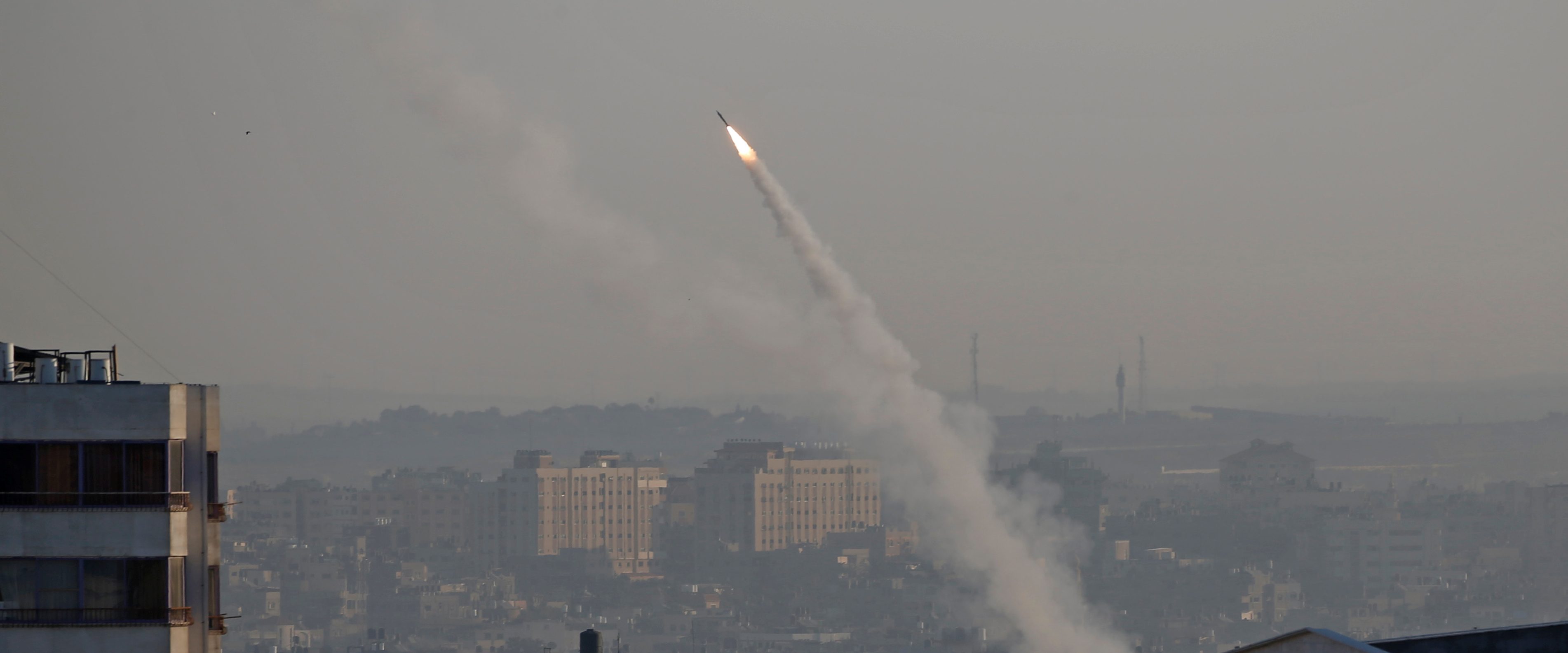 يوم ثانٍ من المواجهة.. تجدد الهجمات بين غزة وتل أبيب، وتحرك دولي لحث مصر على التدخل للتهدئة