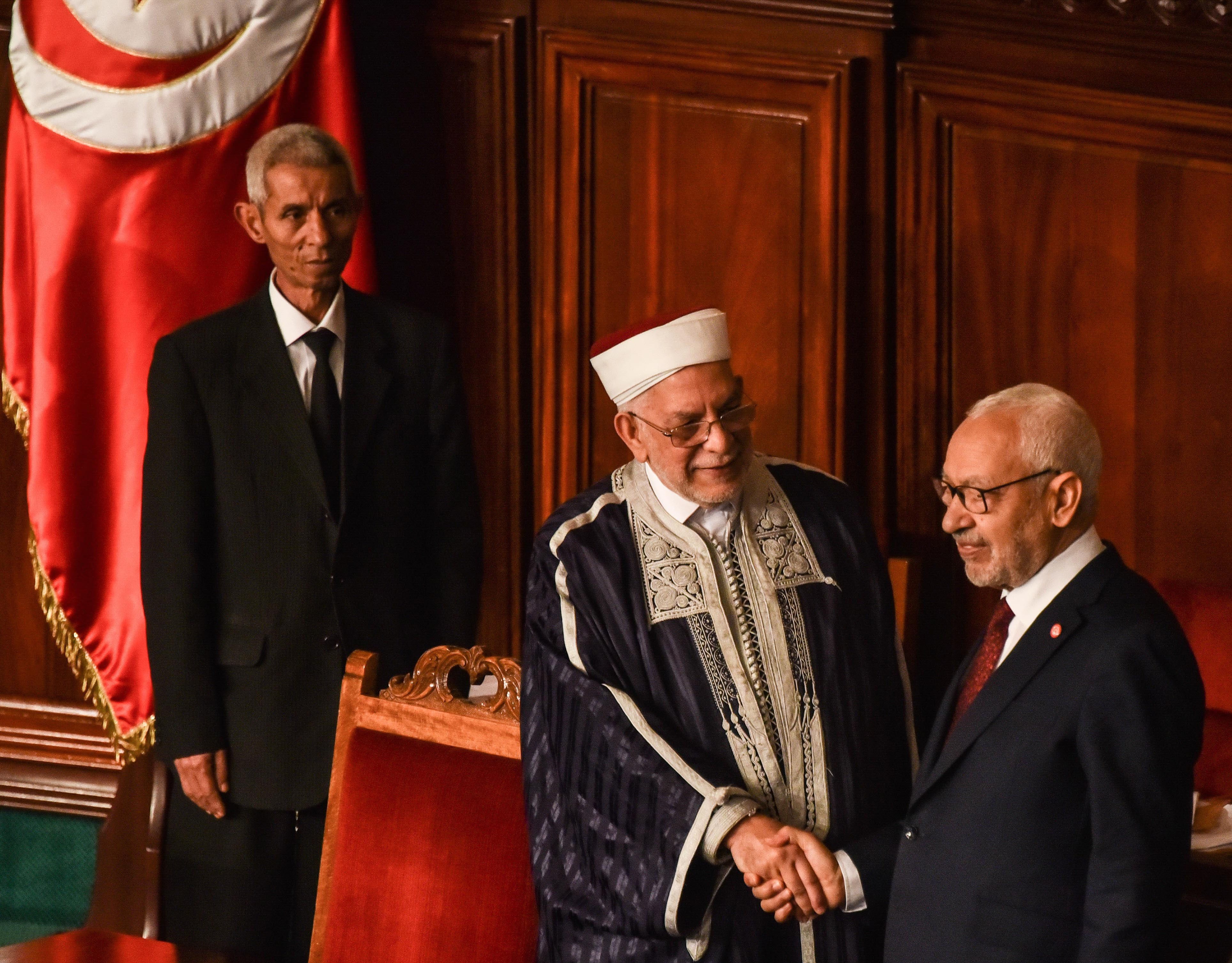 تكتل جديد يتشكل برلمان تونس يزعج النهضة.. حزب الغنوشي لن يتمكن من تشكيل الحكومة بسهولة