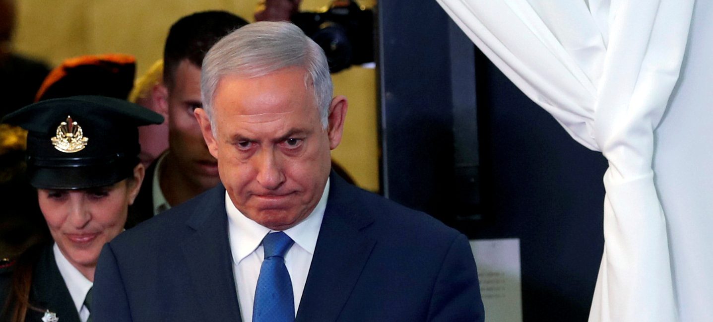 تشفٍّ ومطالب بعزل نتنياهو «الفاسد» حتى داخل حزبه، وليبرمان يرفض منحه الحصانة