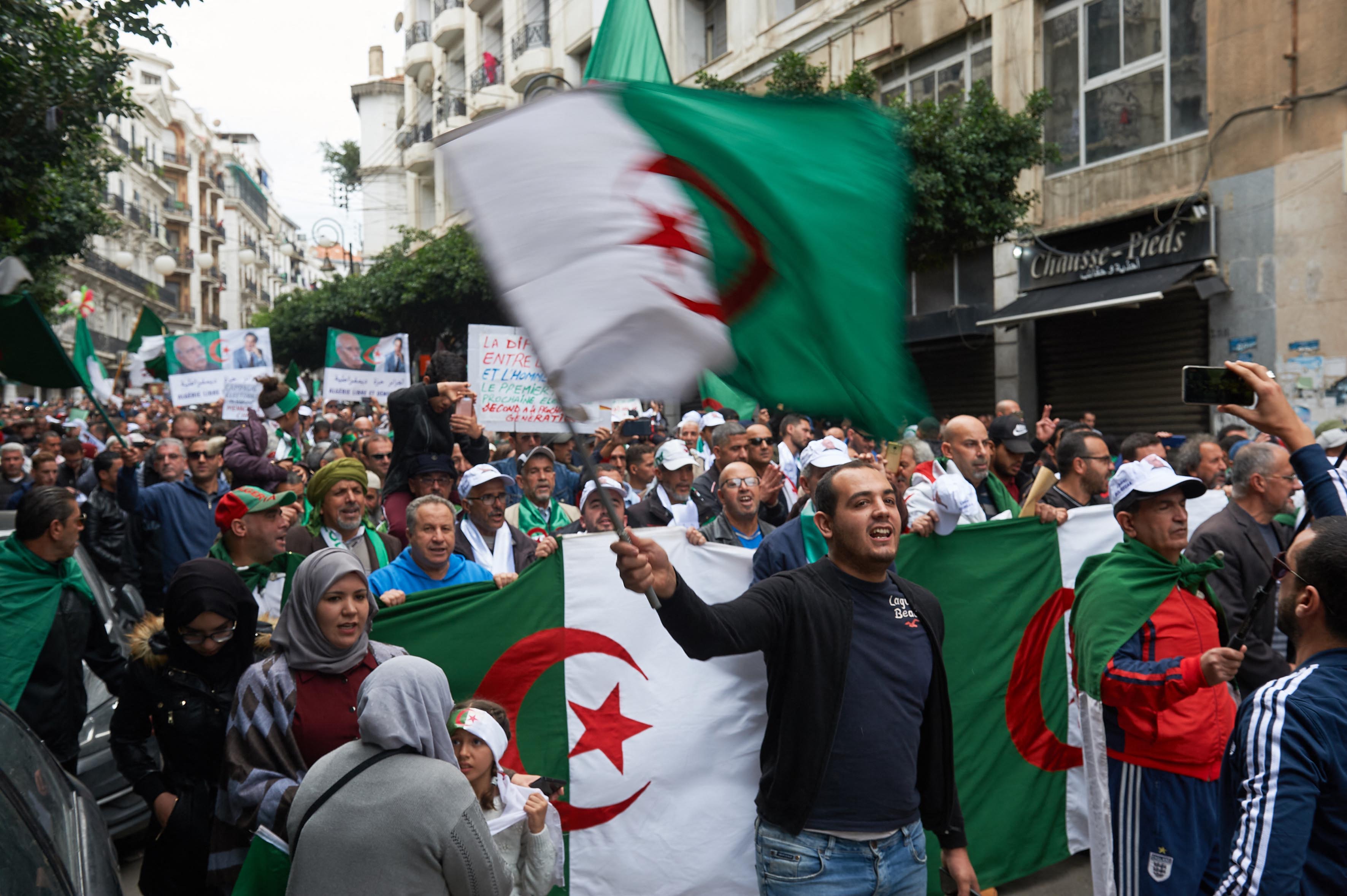 الجزائر تعلق على مناقشة أزمتها السياسية بالبرلمان الأوروبي: «نرفض أي تدخل خارجي في شؤوننا»