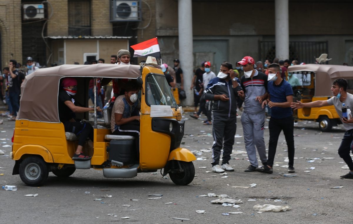أصدر المغني العراقي، حسام الرسام، أغنية خاصة يتغنى فيها ببطولة "التوكتوك" وأصحابه
