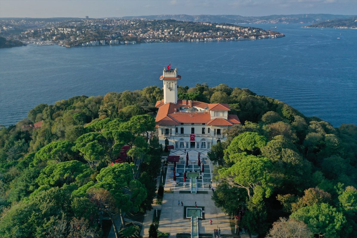 قصر خديوي مصر تحفة معمارية بإسطنبول.. فيه أول مصعد يعمل بالبخار، وهذا ما يميزه