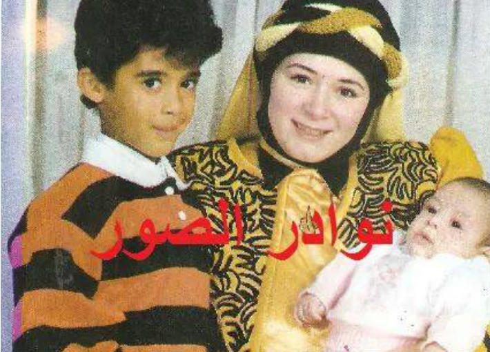 لماذا غاب الأخ غير الشقيق للفنان هيثم أحمد زكي عن صلاة الجنازة؟