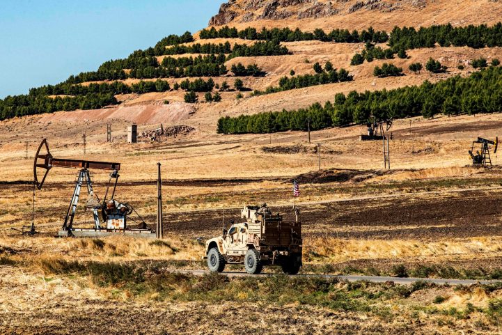 دورية أمريكية تحمي منشأة نفطية شمال شرق سوريا/ AP