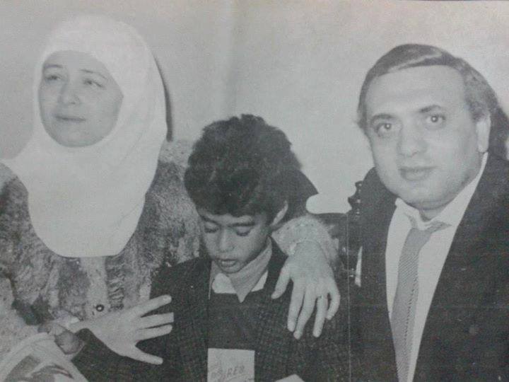 لماذا غاب الأخ غير الشقيق للفنان هيثم أحمد زكي عن صلاة الجنازة؟