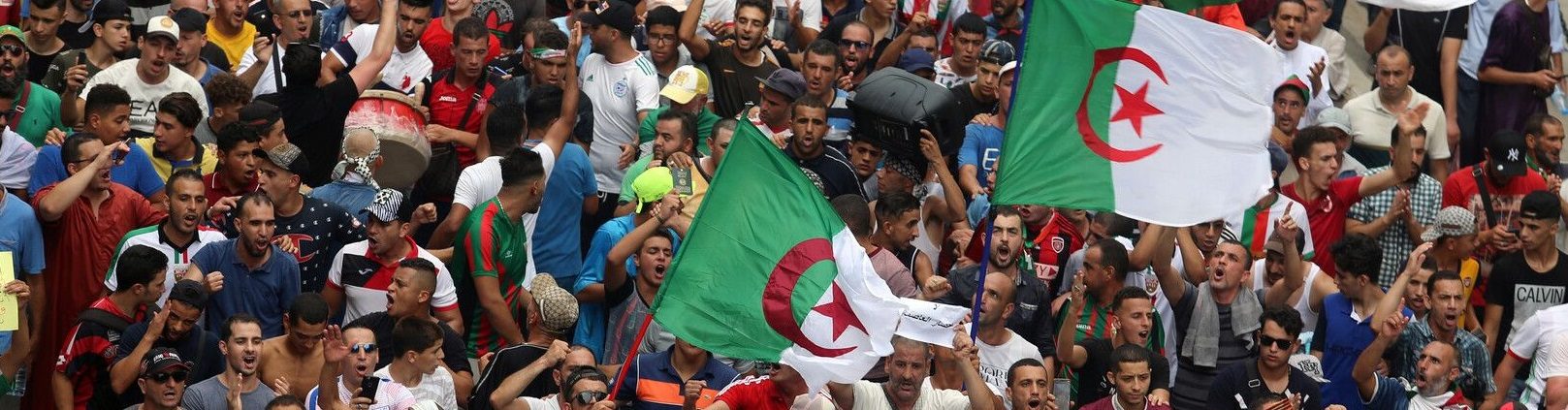 انطلاق الحملات الانتخابية لمرشحي الرئاسة في الجزائر تحت حراسة الجيش