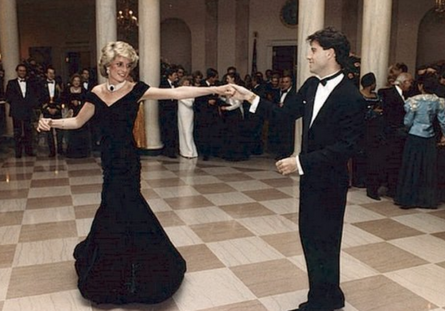 كأنها “قصة خيالية”! جون ترافولتا يستعيد ذكريات رقصته مع الأميرة ديانا في البيت الأبيض