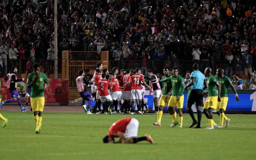 الفراعنة إلى طوكيو.. ردود أفعال متباينة حول ضربة الجزاء المصرية المثيرة للجدل