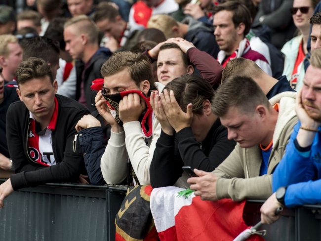 كرة القدم تغزو الأسواق المالية.. كيف يمكن أن تشجع ناديك وتكسب الملايين في نفس الوقت؟!