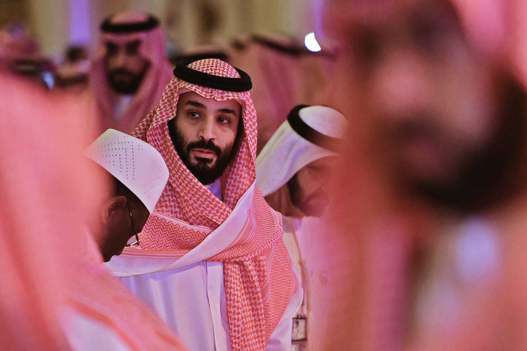 «اكتتاب أرامكو يحتمل مخاطرات كبيرة».. فورين بوليسي: محمد بن سلمان سيبيع قوته السياسية بثمن زهيد
