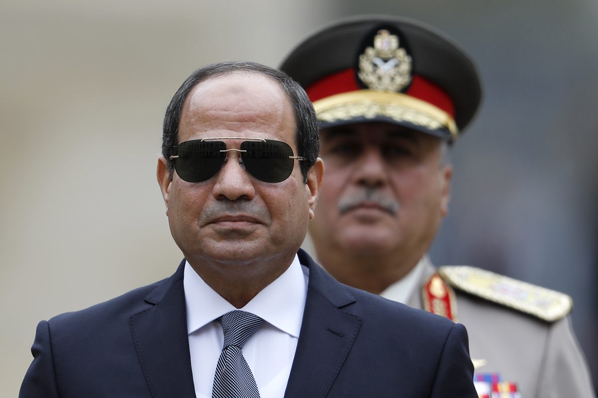 تدخُّله في كل شيء أصبح ترفاً لم يعد بإمكان الدولة تحمُّله.. بلومبيرغ: جيش مصر يقوِّض نهضتها الاقتصادية