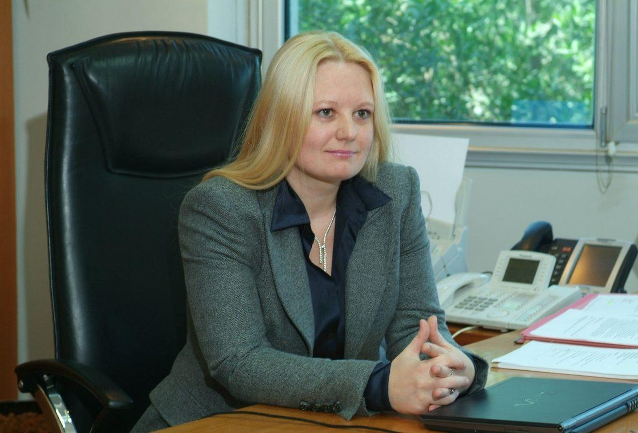 سيدة أعمال روسية تلجأ لسفارة بلدها في الكويت بعد الحكم بسجنها 15 عاماً