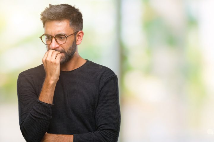 istock \قضم الأظافر 