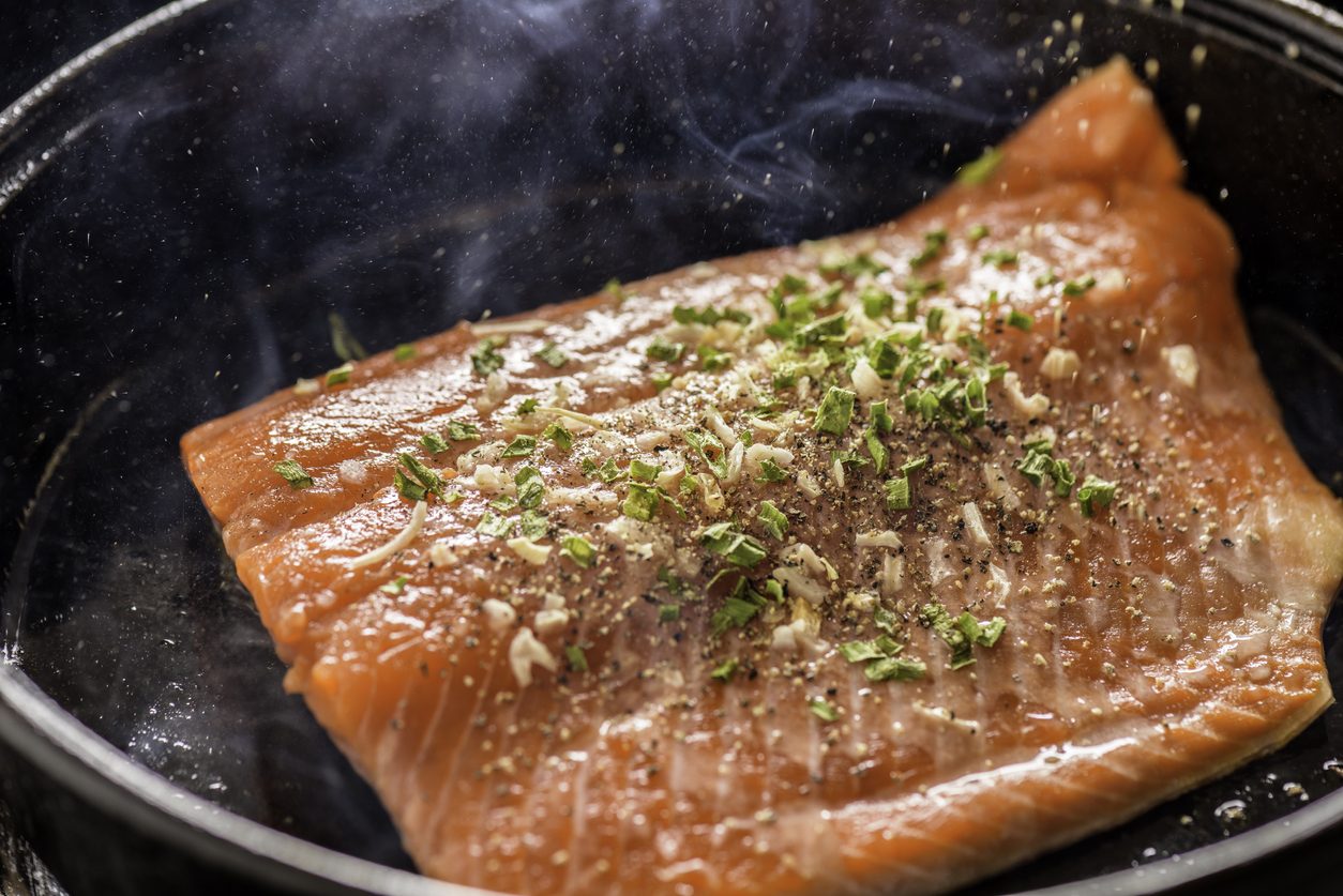 لآلام الحيض، والصداع النصفي، والتهاب المعدة.. 9 أطعمة تساعدك في التغلب على الألم