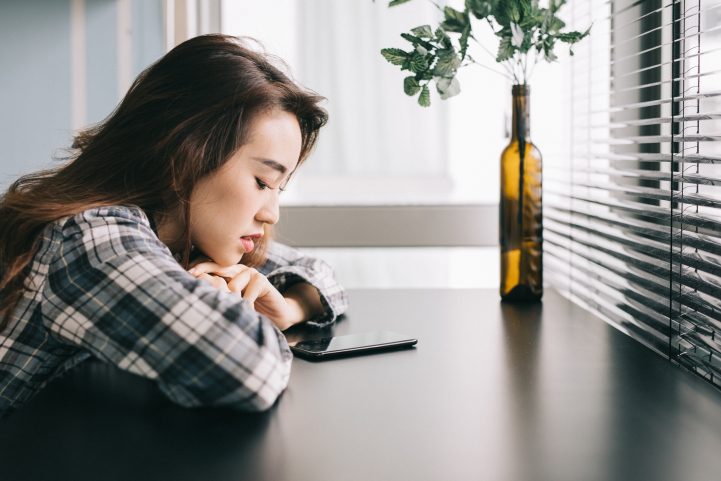 iStock/  الانطوائيين عشاقٌ رائعون، وليسوا معقدين كما تظن