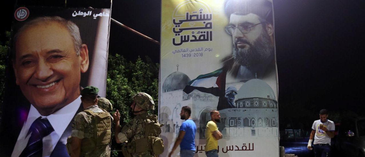 هل قرر حزب الله فض التظاهرات بالقوة، وما فحوى الرسالة التي وجهها للجيش اللبناني المتعاطف مع الثورة؟