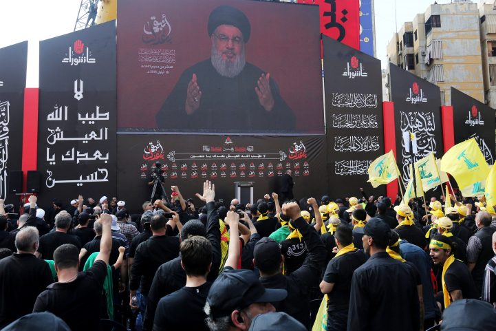 الأمين العام لحزب الله اللبناني حسن نصر الله خلال خطاب متلفز له في الضاحية الجنوبية ببيروت/ رويترز