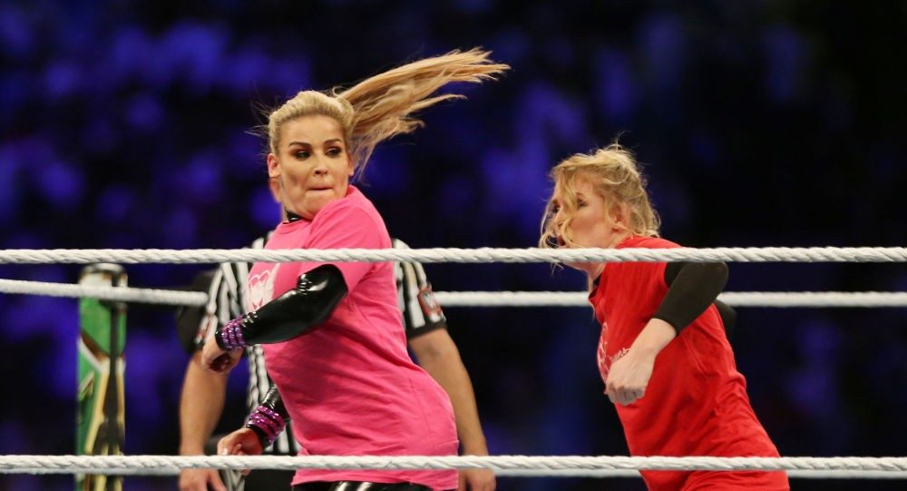 بملابس تغطي الجسد كله على غير المألوف.. أول مصارعة نسائية «محتشمة» في السعودية (فيديو)