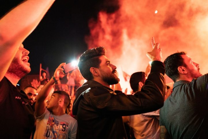 وائل، 24 عاماً ، يصور احتجاجاً يوم 3 نوفمبر في وسط بيروت/ واشنطن بوست