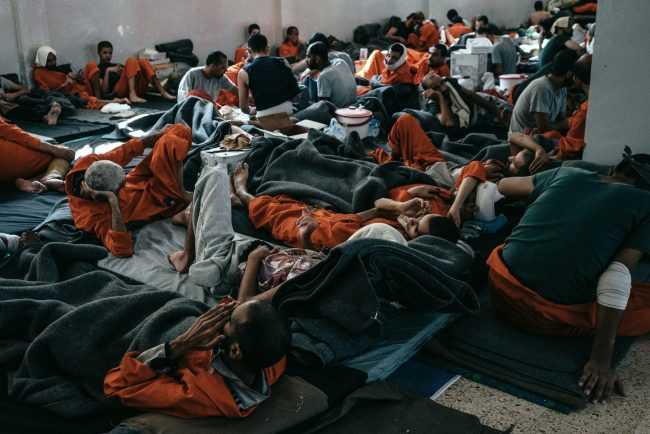 آخر ما تبقى من رجال «داعش» في السجون المكتظة بسوريا.. سجناء مُحطَّمون ينتظرون أي فرصة للفرار