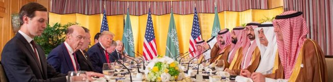 الهيمنة القديمة الجديدة.. كيف تتحكم أمريكا بالتنافس السعودي الإيراني على النفط في الخليج؟