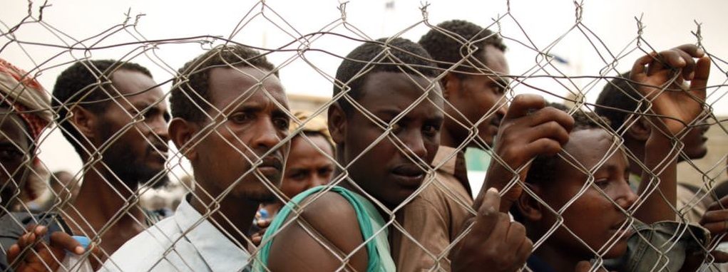 هياكل عظمية تتحرك.. كيف تسبب الاتحاد الأوروبي في استعباد واغتصاب مئات النساء الإثيوبيات باليمن؟
