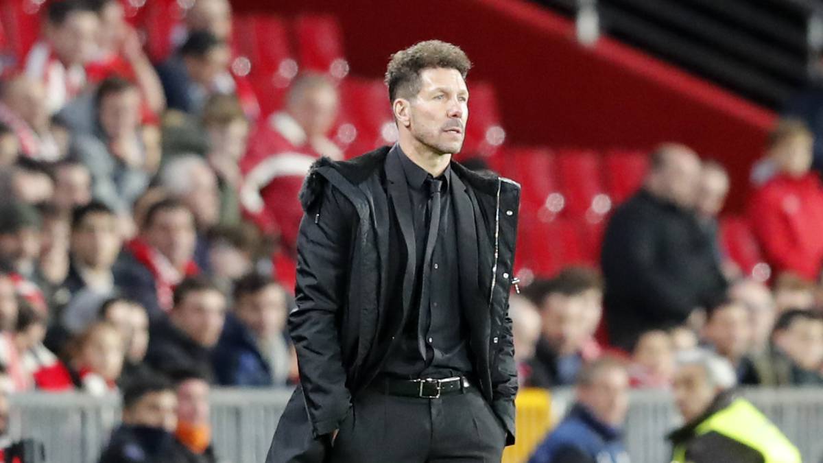 قبل القمة المرتقبة في الليغا.. دييغو سيميوني يُجهز مفاجأة غير سارة لبرشلونة