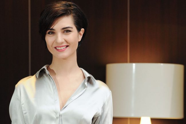 تعود إليكم من جديد.. بدء العد التنازلي لأحدث أعمال “لميس” مع الفنان التركي مراد بوز