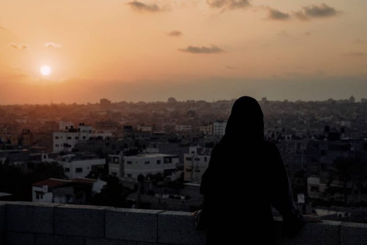بالرغم من أنهم يعيشون في واحدة من أكثر البقاع المُهمَّشة في العالم، لا يمكن تحطيم قوة نساء غزة ولا صمودهن ولا معنوياتهن العالية/ independent 