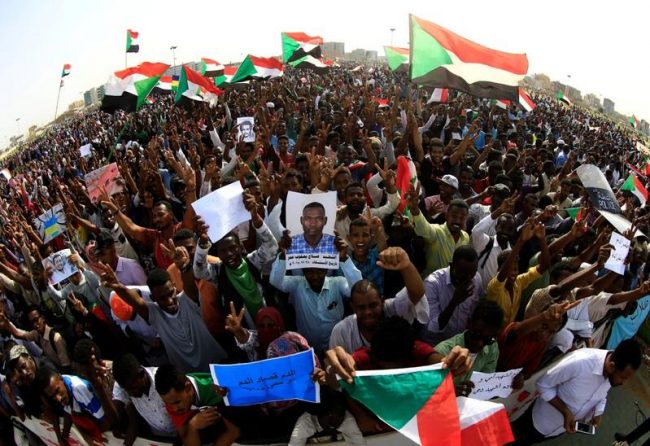 مجرد صراع بين الإسلاميين والعلمانيين أم حرب على الإسلام؟ قراءة في العلمانية العربية