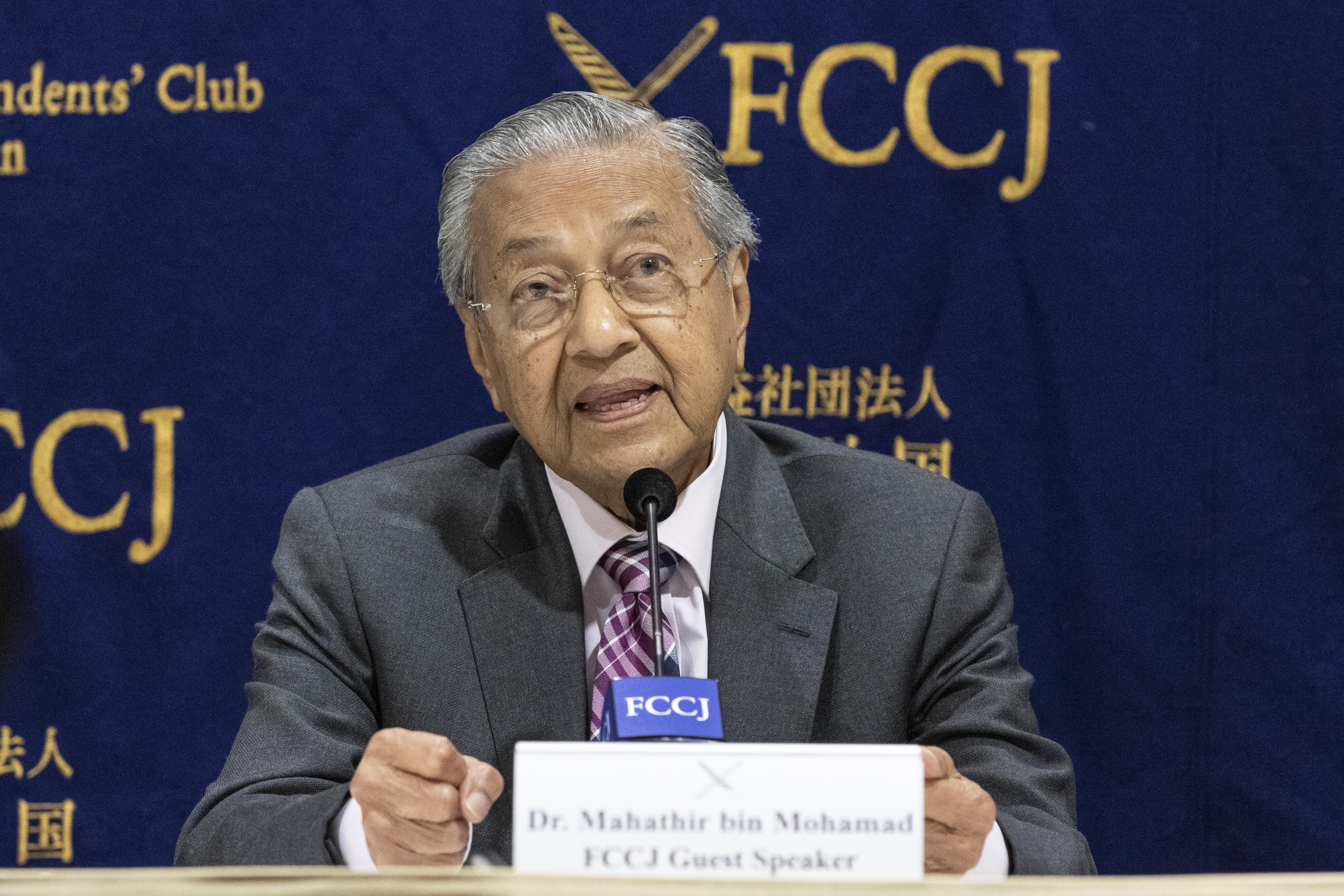 ماليزيا ترسل دعوة إلى السعودية للمشاركة بقمة كوالالمبور، وزيران التقيا الملك سلمان وولي عهده