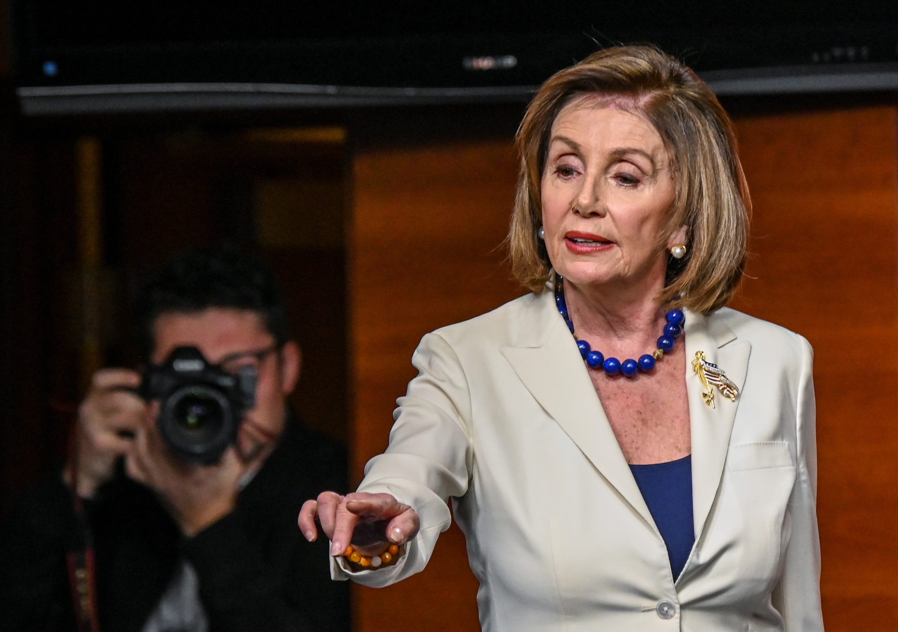 «هل تكرهين ترامب؟» سؤال استفز بيلوسي وجعلها تعود للمؤتمر الصحفي بعد مغادرته.. وهكذا أجابت